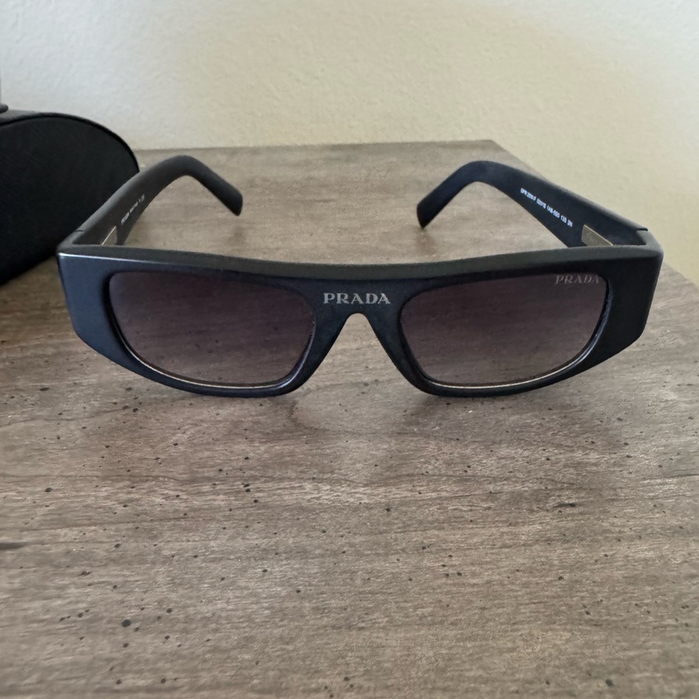 Authentic PRADA PR 20WS Sunglasses - Picture 3 of 7